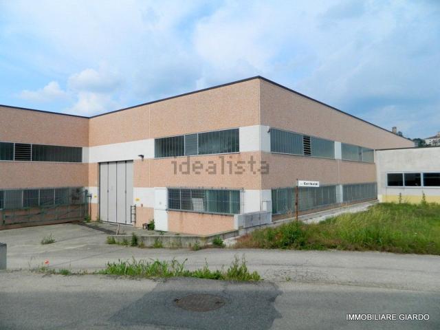 Capannone in vendita di 670 m² in Via Garibaldi, 22