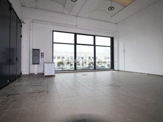 Capannone in vendita di 670 m² in Via Ingegner G. Caproni