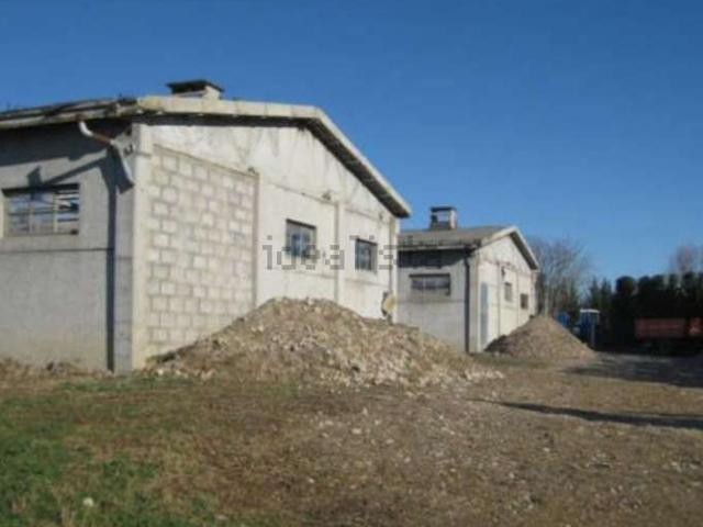 Capannone in vendita di 672 m² in Via del Braldo