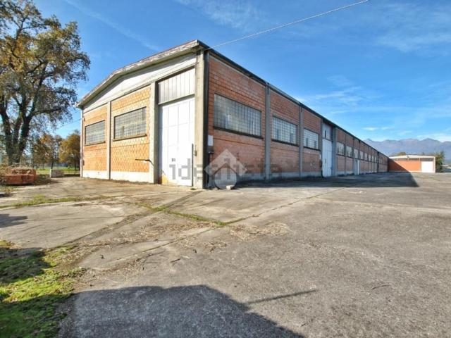 Capannone in vendita di 6800 m² in Via Isangarda, 52