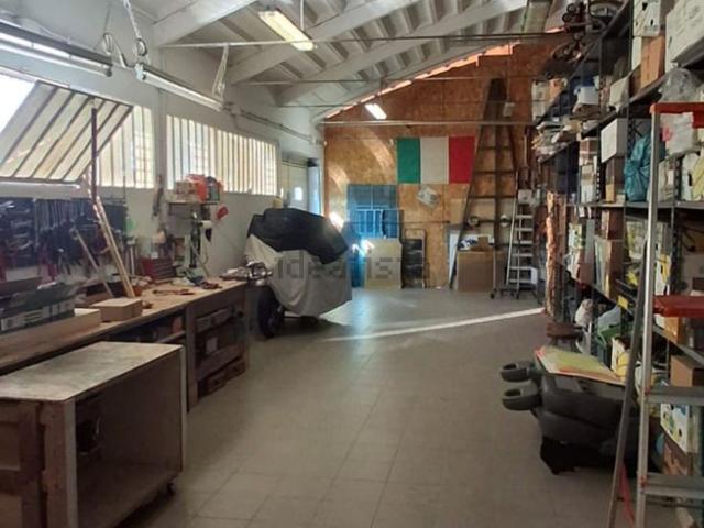 Capannone in vendita di 680 m²