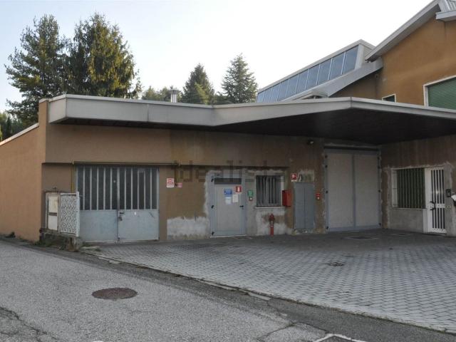 Capannone in vendita di 683 m² in Via Alessandro Manzoni, 28