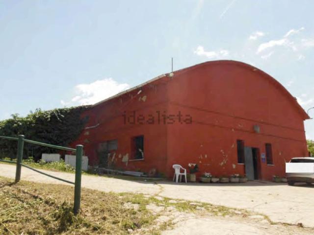 Capannone in vendita di 685 m² in Via Pediano, 39