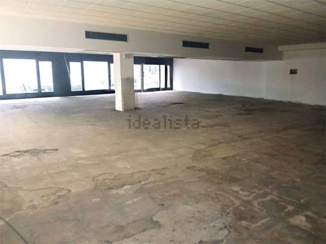 Capannone in vendita di 688 m²