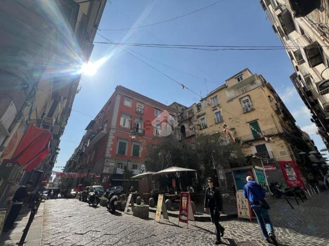 Capannone in vendita di 68 m² in Via dei Tribunali, 169