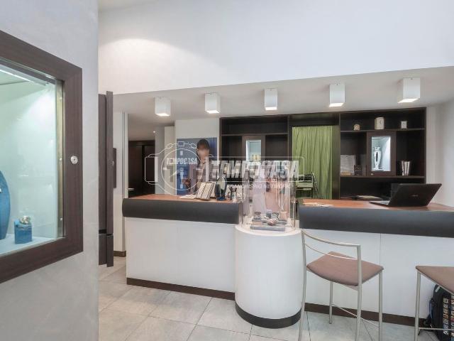 Capannone in vendita di 73 m² in Corso Racconigi