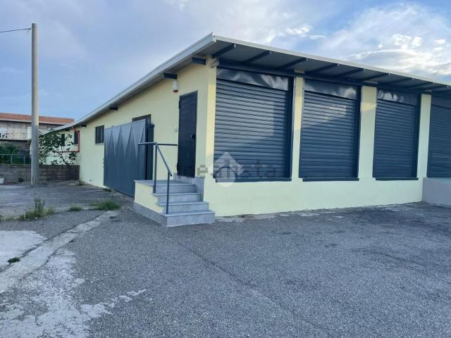 Capannone in vendita di 700 m² in Contrada Livari Inferiore