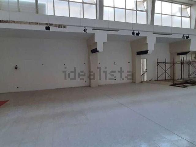 Capannone in vendita di 700 m²