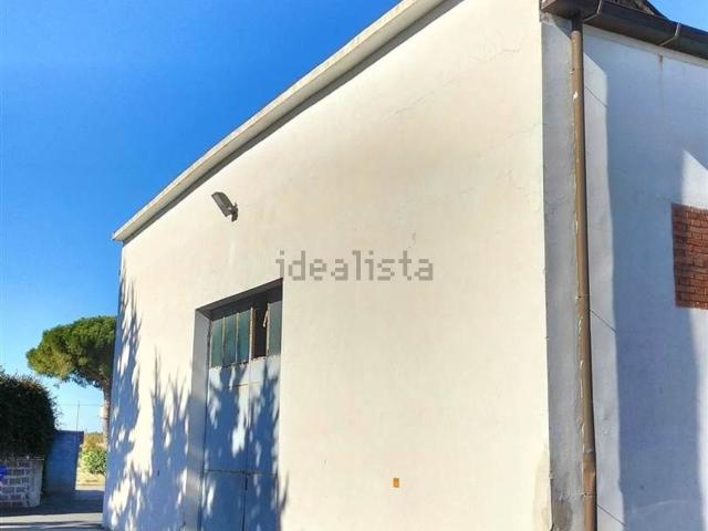 Capannone in vendita di 700 m²