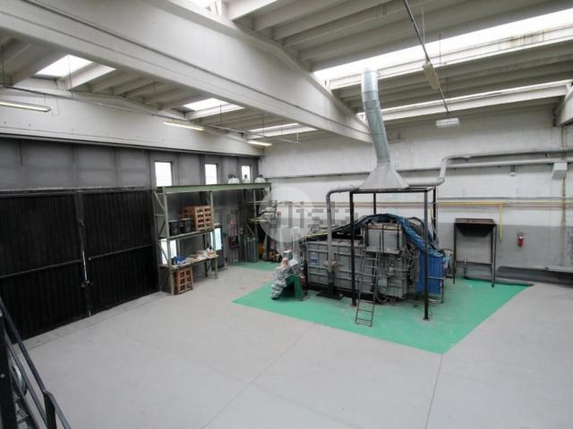Capannone in vendita di 700 m² in Via Guglielmo Marconi, 1