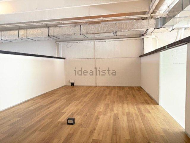 Capannone in vendita di 700 m² in Via dei Cardatori