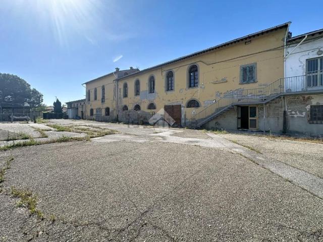 Capannone in vendita di 1600 m² in Via del Bosco, 176