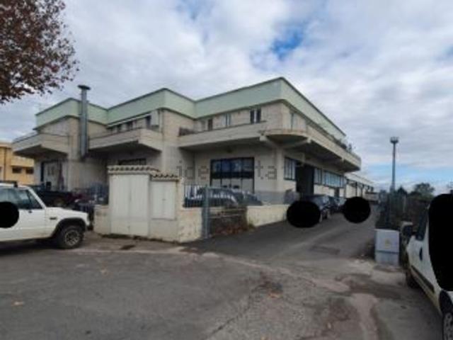 Capannone in vendita di 700 m² in Via dell&apos Elettronica