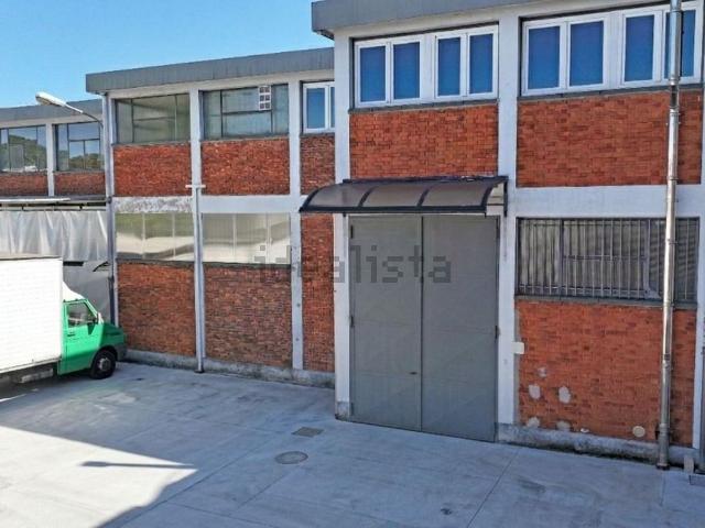 Capannone in vendita di 700 m² in Via Fratelli Beltrami