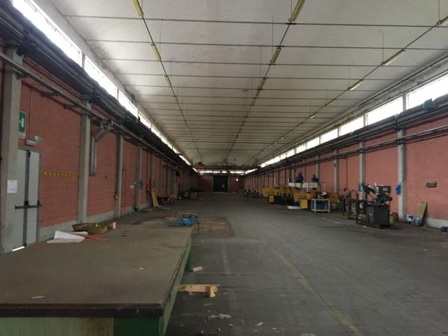 Capannone in vendita di 700 m² in Via Provinciale