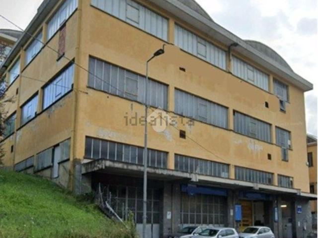 Capannone in vendita di 700 m² in Via Roma, 23