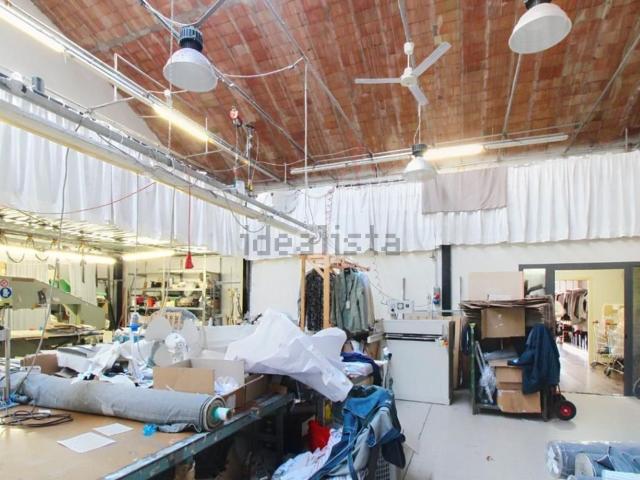 Capannone in vendita di 700 m² in Viale Padre Nicola Magri