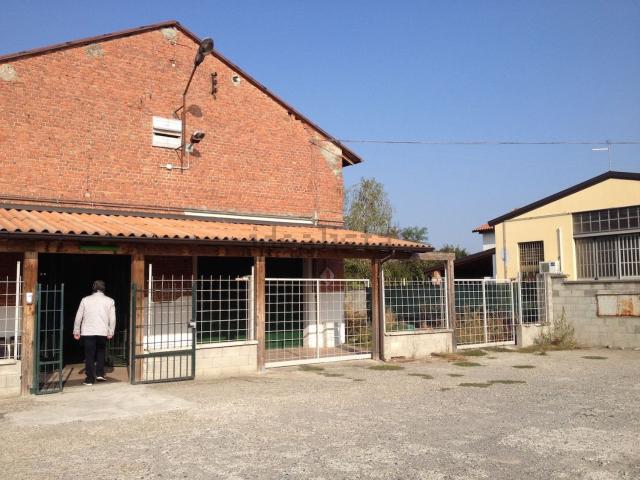 Capannone in vendita di 701 m² in Strada dei Sette Ponti