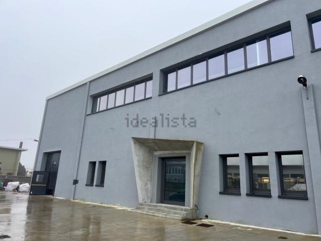 Capannone in vendita di 704 m² in Via R. Fulton, 8