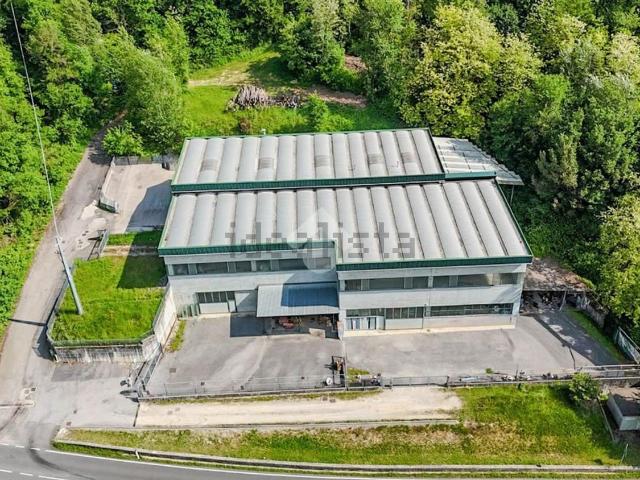 Capannone in vendita di 705 m² in Via Roma