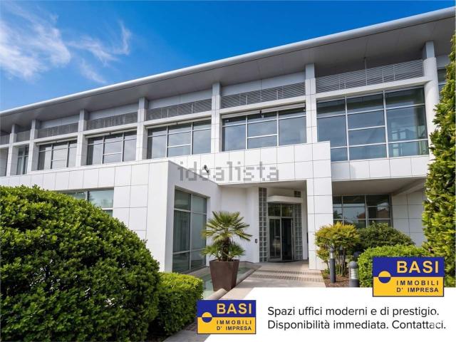 Capannone in vendita di 7077 m² in Via Cristoforo Colombo