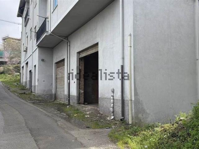 Capannone in vendita di 70 m² in Via degli Stadi, 102