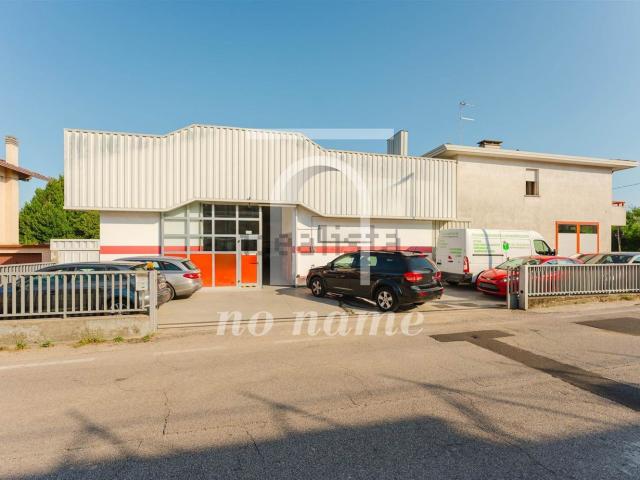 Capannone in vendita di 70 m² in Via dei Colli, 10