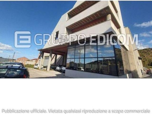 Capannone in vendita di 7104 m² in Via Roma