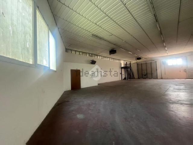 Capannone in vendita di 710 m² in Via Caldonazzo, 138