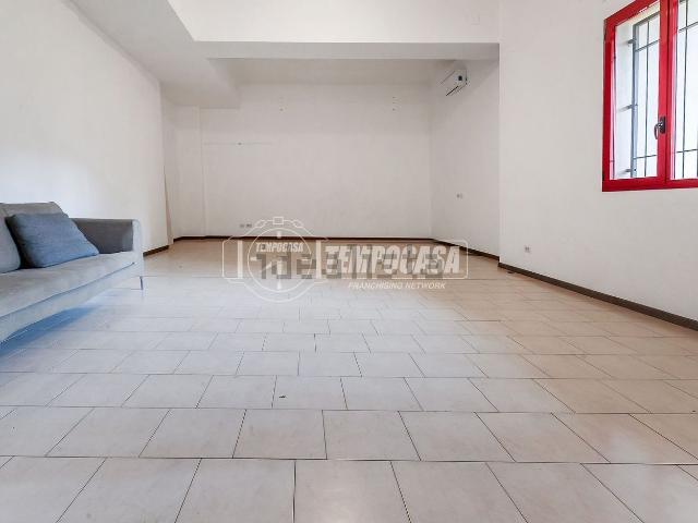 Capannone in vendita di 71 m² in Viale Marche, 99