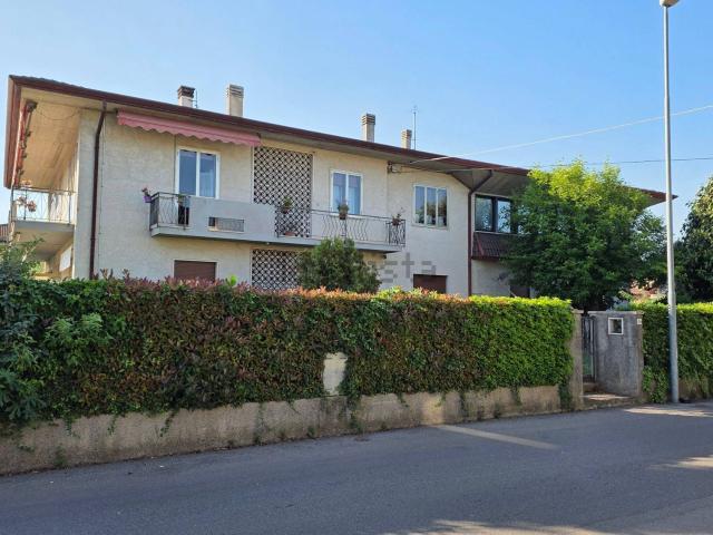 Capannone in vendita di 720 m² in Via Cappuccini