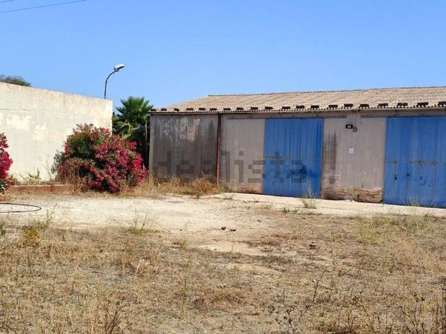 Capannone in vendita di 720 m² in Via Bonaiuto Natale, 4