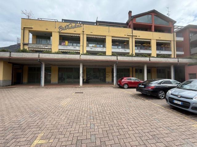 Capannone in vendita di 720 m² in Via Statale