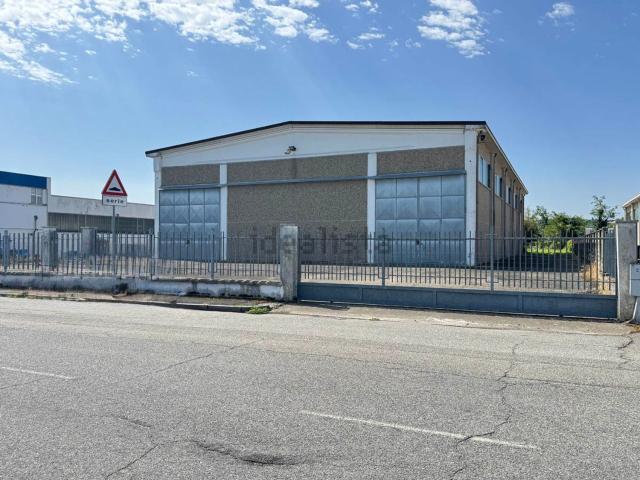 Capannone in vendita di 720 m² in Strada Antica di Morano, 30