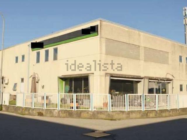 Capannone in vendita di 721 m² in Via A. Gentilin