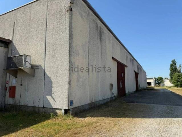 Capannone in vendita di 7248 m² in Via Cirillo Bassi, 1