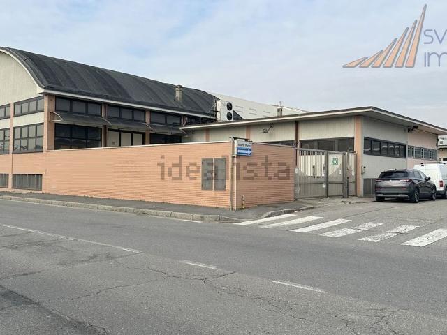 Capannone in vendita di 724 m² in Via Alberto Martini, 1