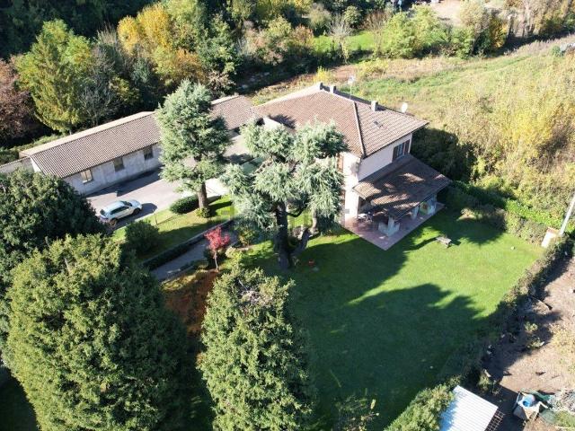 Capannone in vendita di 724 m² in Via Vittorio Alfieri, 10