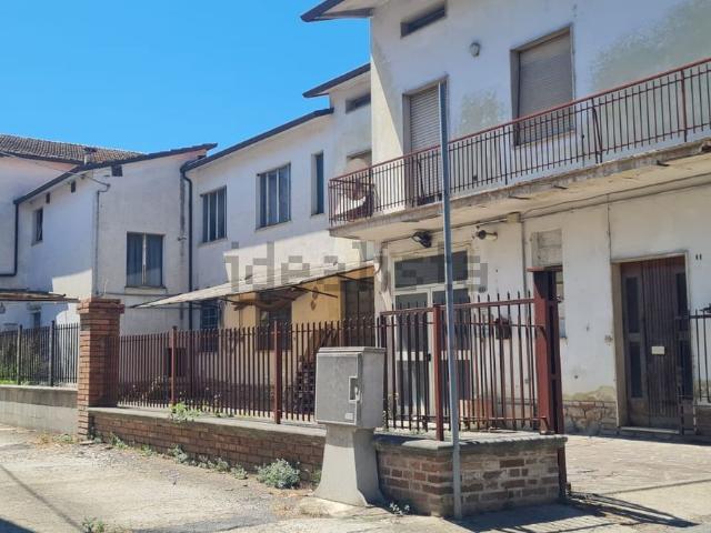 Capannone in vendita di 728 m² in Via Giacomo Matteotti