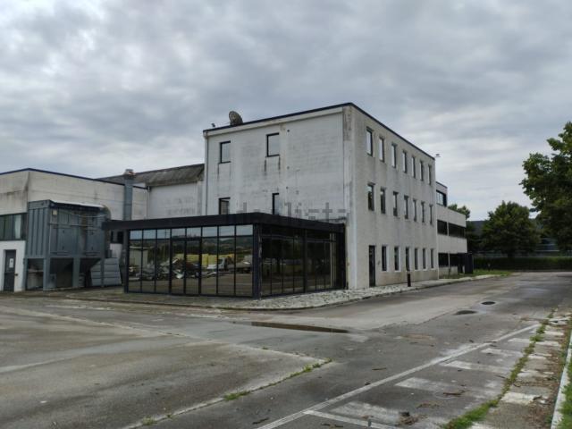 Capannone in vendita di 7300 m² in Via Michelangelo