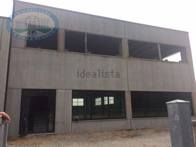 Capannone in vendita di 730 m²