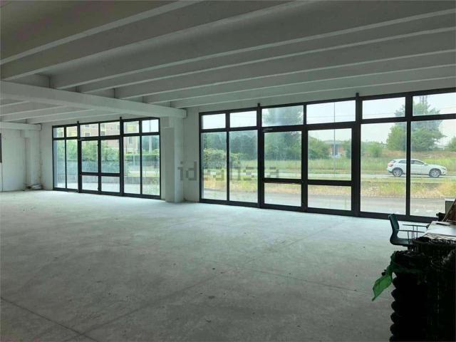Capannone in vendita di 730 m²