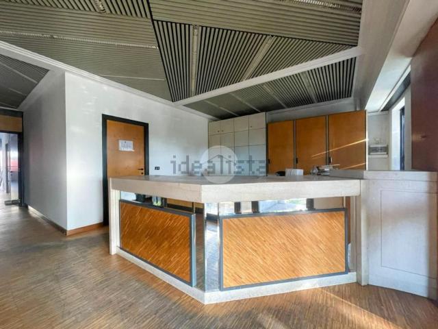 Capannone in vendita di 730 m² in Via Leonardo Da Vinci, 12