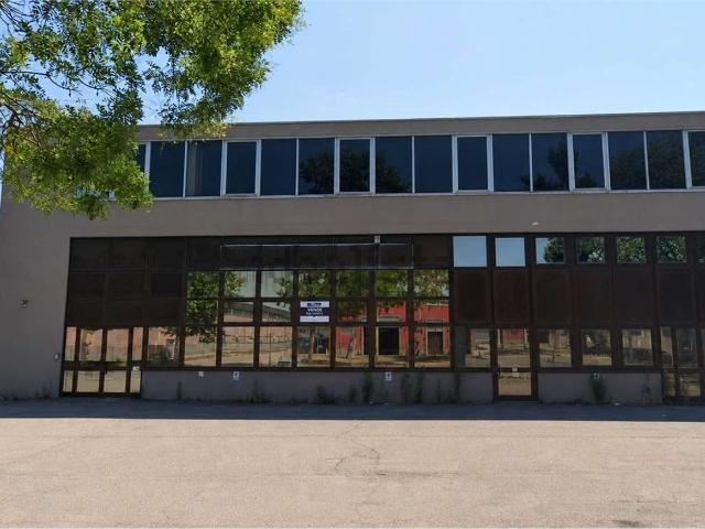 Capannone in vendita di 740 m²