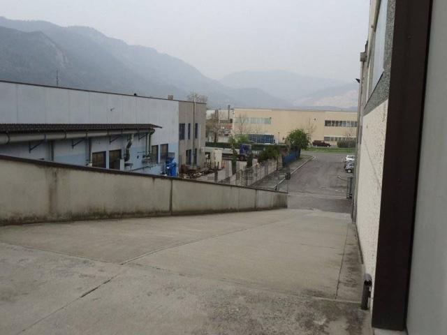 Capannone in vendita di 740 m² in Viale Sant&apos Eufemia