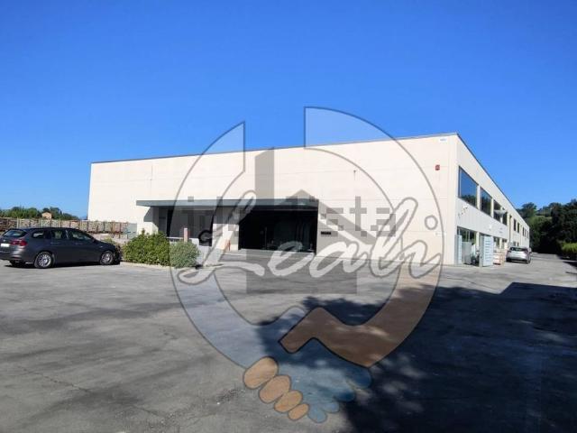 Capannone in vendita di 740 m² in Contrada Majanesi, 14