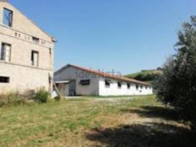 Capannone in vendita di 745 m² in Contrada Menocchia