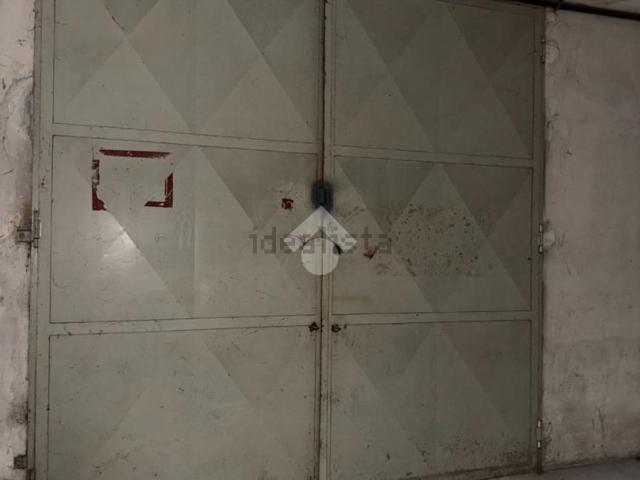 Capannone in vendita di 74 m² in Via Neive