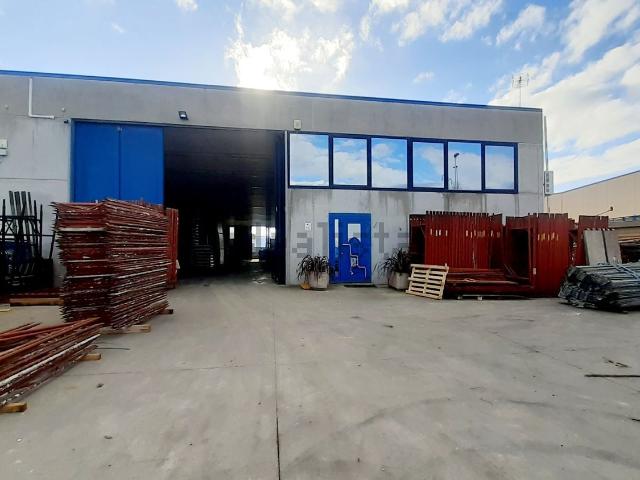 Capannone in vendita di 750 m²