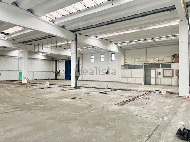 Capannone in vendita di 750 m²